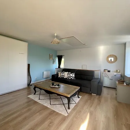 Refuge Cote Terre By Melrose