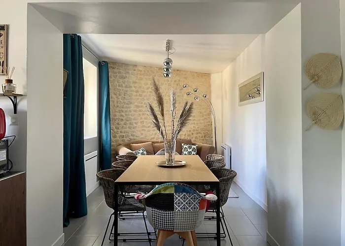 Refuge Cote Terre By Melrose بلاي